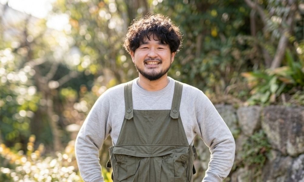 香芝市の植木屋「西岡ガーデン」代表の笑顔の人物写真