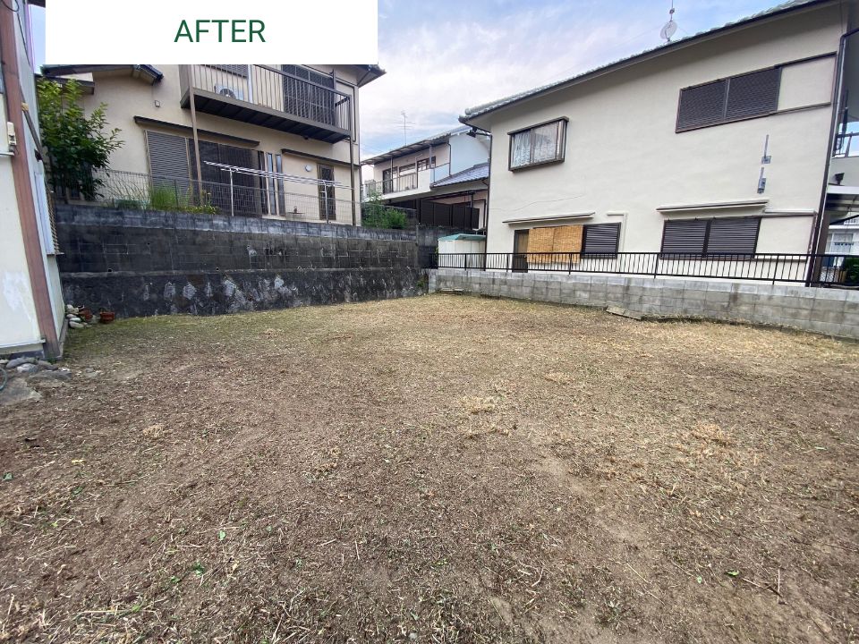 綺麗になった草刈り後の敷地の写真